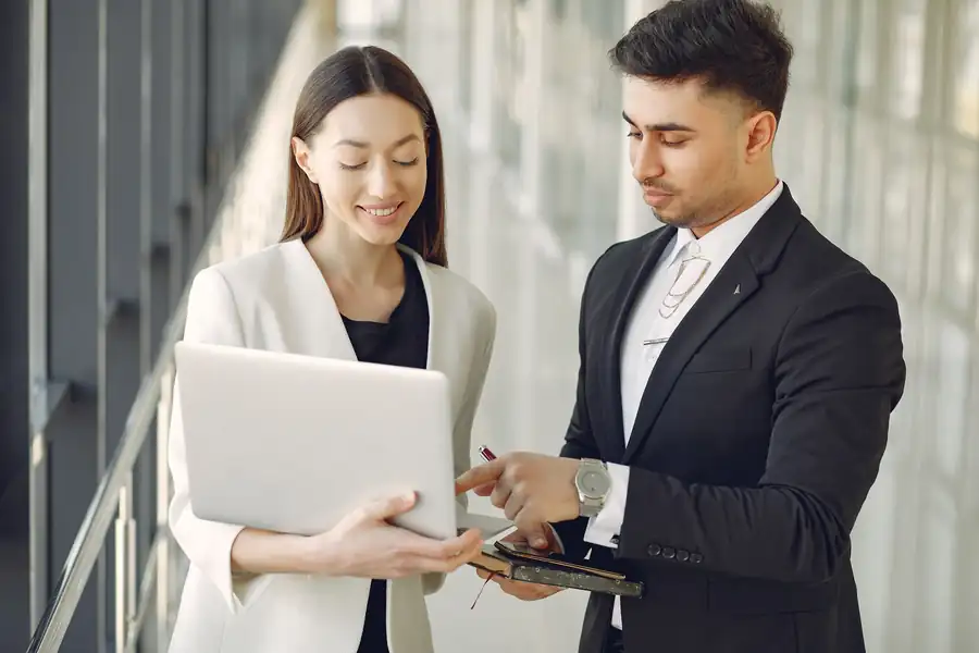 Sócios de uma mesma empresa